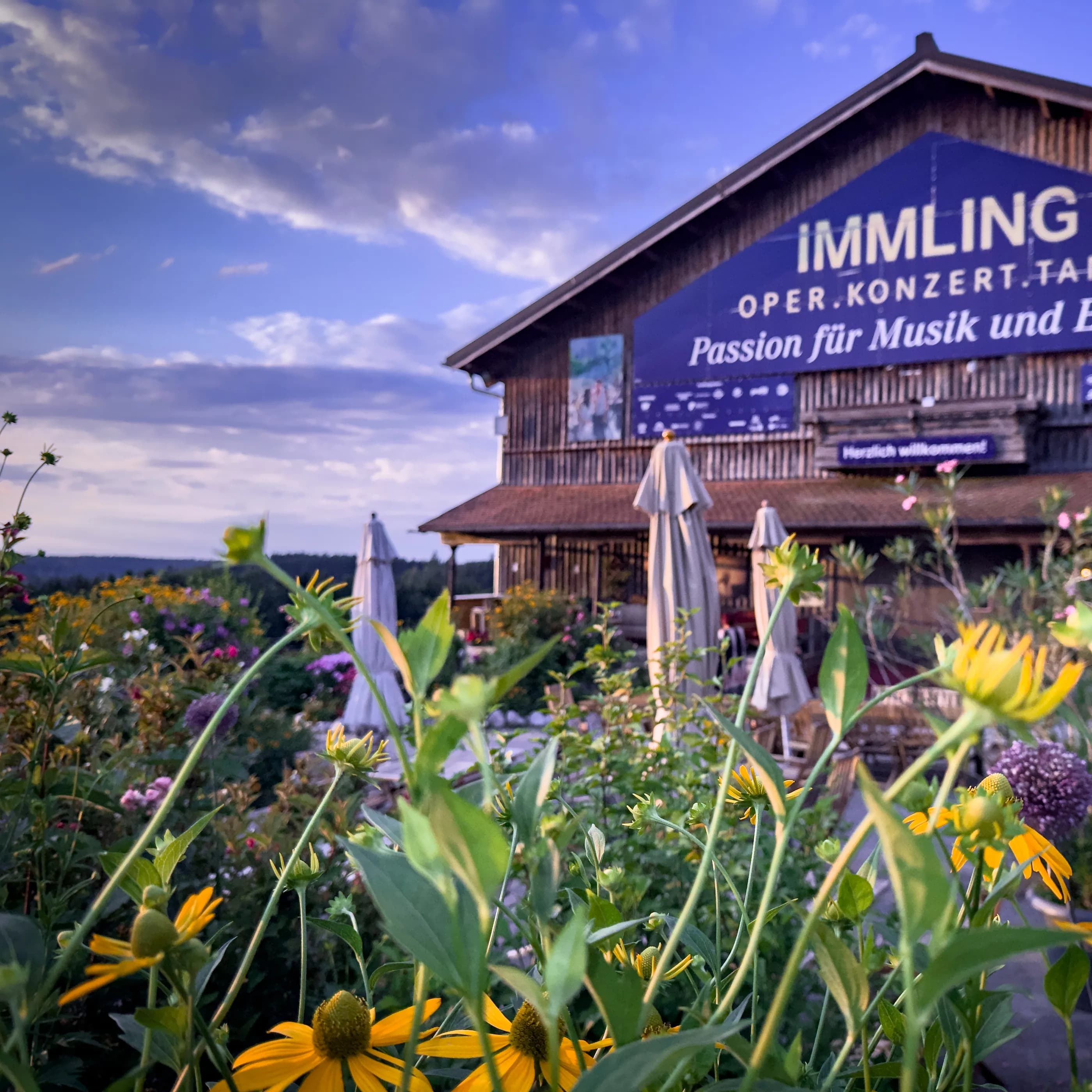 Immling aussen mit Bepflanzung